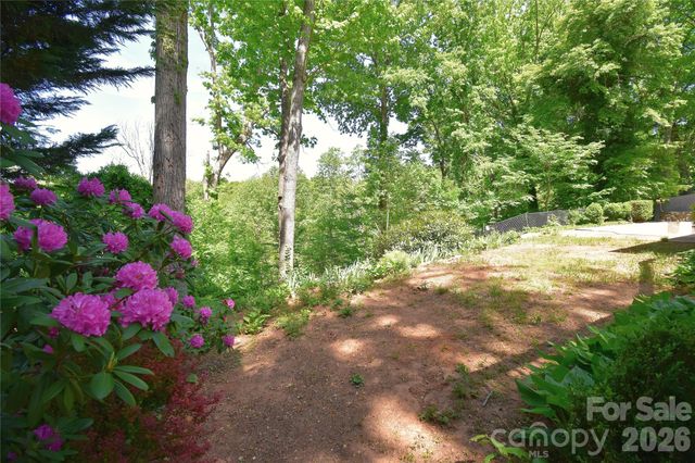 88 Botany Drive, Asheville, NC 28805