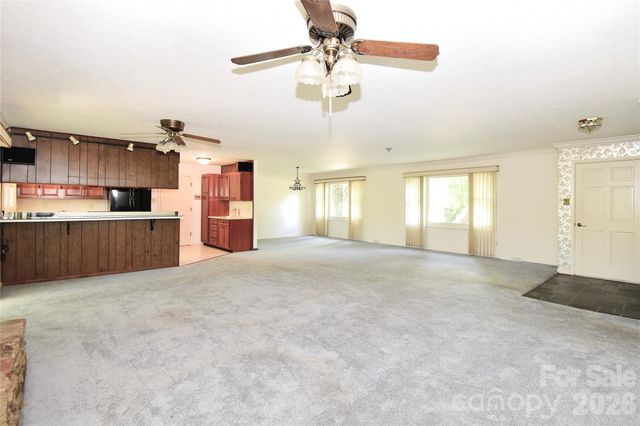 88 Botany Drive, Asheville, NC 28805