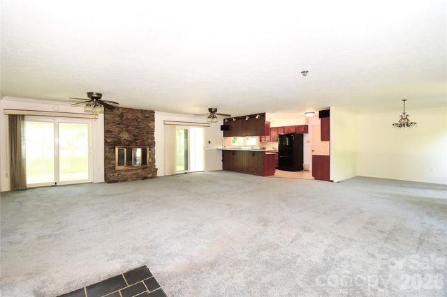 88 Botany Drive, Asheville, NC 28805