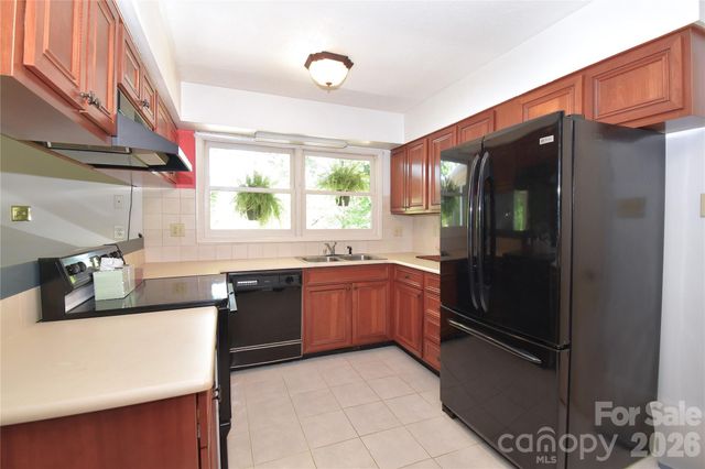88 Botany Drive, Asheville, NC 28805
