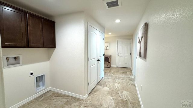 806 Thorncrest Dr, Pueblo, CO 81005