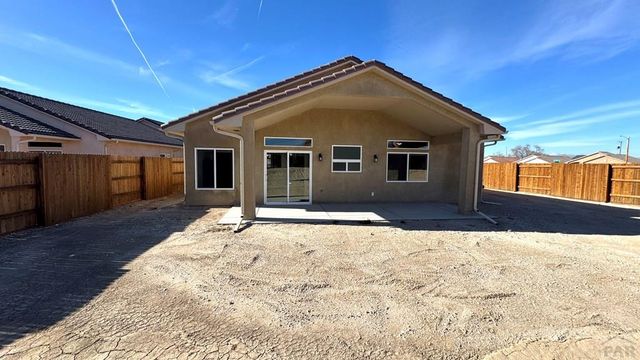 806 Thorncrest Dr, Pueblo, CO 81005