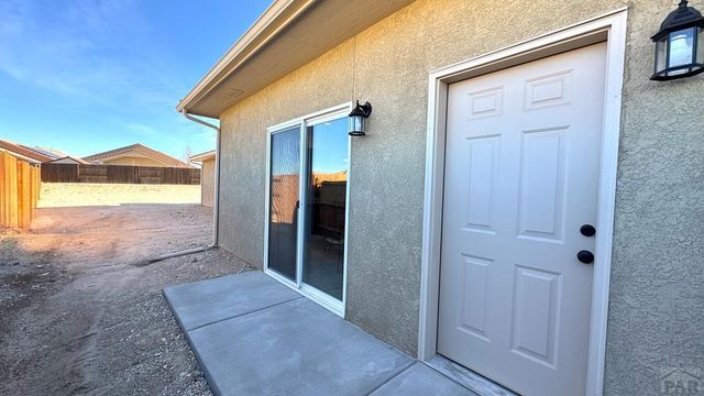 806 Thorncrest Dr, Pueblo, CO 81005