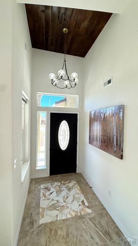 806 Thorncrest Dr, Pueblo, CO 81005