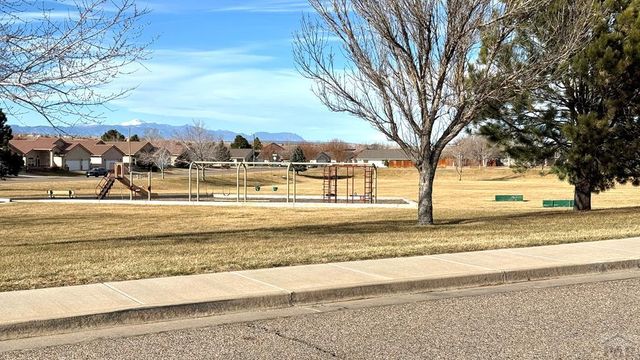 806 Thorncrest Dr, Pueblo, CO 81005