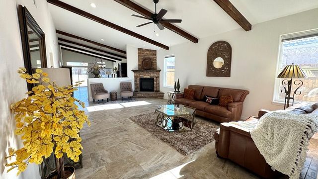 806 Thorncrest Dr, Pueblo, CO 81005