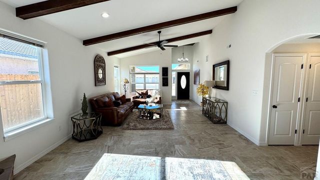 806 Thorncrest Dr, Pueblo, CO 81005