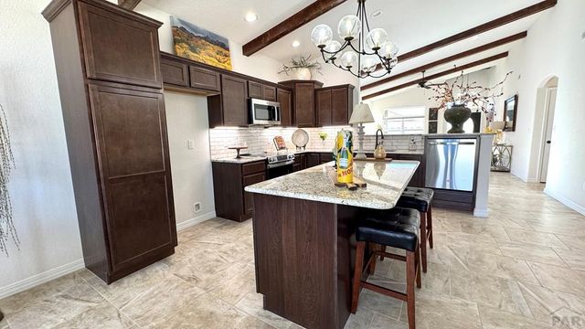 806 Thorncrest Dr, Pueblo, CO 81005