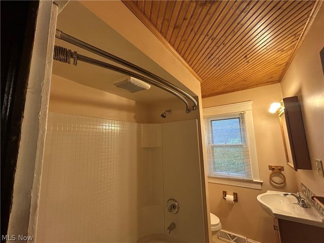 315 N Bentley Avenue, Niles, OH 44446