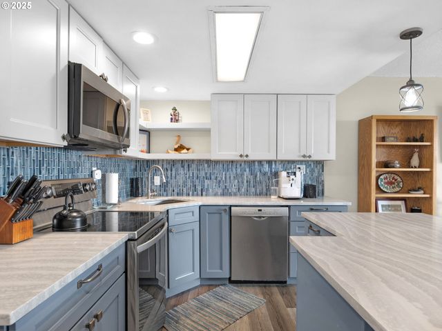 1146 N MARION Ave 1-606, Gearhart, OR 97138