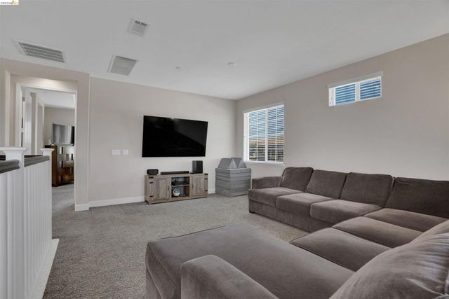 577 Sapphire Parkway, Oakley, CA 94561
