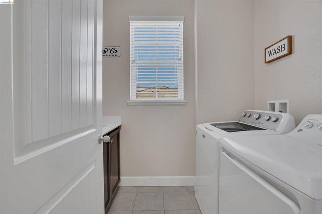577 Sapphire Parkway, Oakley, CA 94561