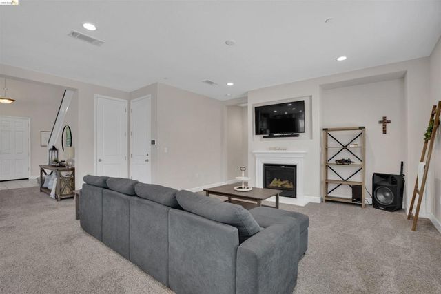 577 Sapphire Parkway, Oakley, CA 94561