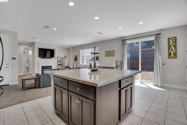 577 Sapphire Parkway, Oakley, CA 94561