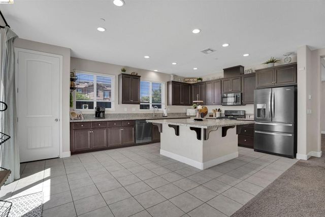 577 Sapphire Parkway, Oakley, CA 94561