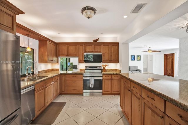 480 SW 55th Ave, Plantation, FL 33317