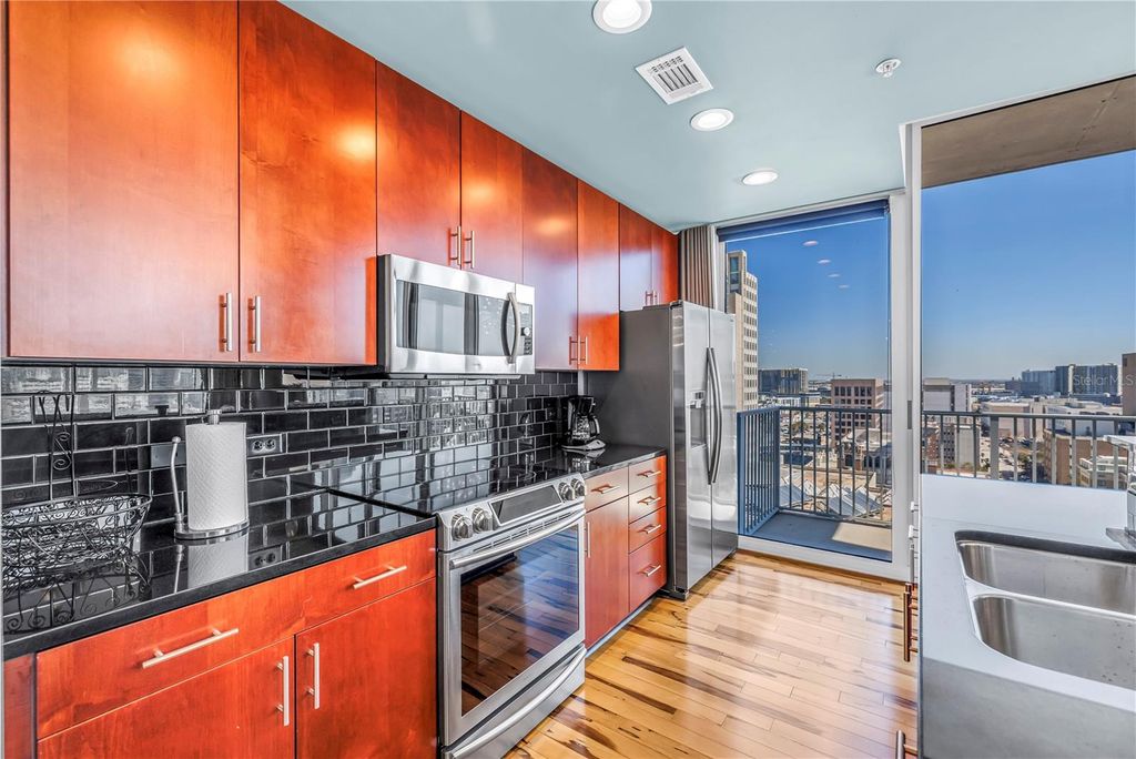 Image 10 of property listing at 777 N ASHLEY DRIVE 1614, Tampa, FL 33602