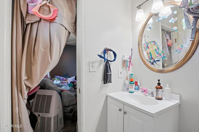 13676 Shablow Avenue, Sylmar, CA 91342