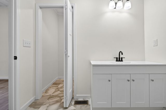 698 Meridian Dr, Smithville, TN 37166