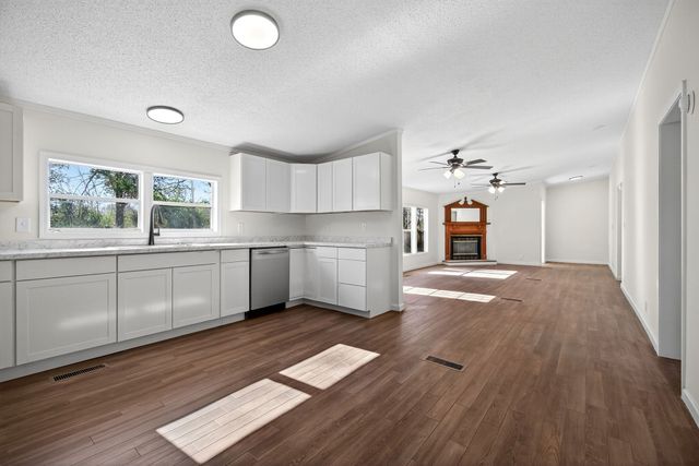 698 Meridian Dr, Smithville, TN 37166