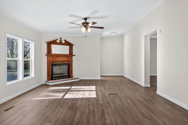 698 Meridian Dr, Smithville, TN 37166