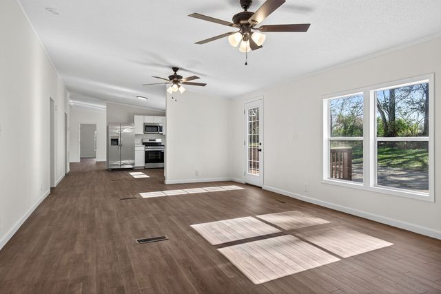 698 Meridian Dr, Smithville, TN 37166