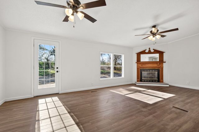 698 Meridian Dr, Smithville, TN 37166