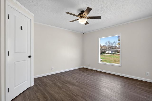 698 Meridian Dr, Smithville, TN 37166