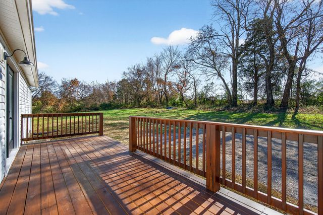 698 Meridian Dr, Smithville, TN 37166