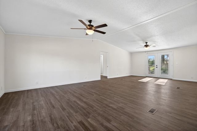 698 Meridian Dr, Smithville, TN 37166