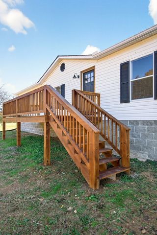 698 Meridian Dr, Smithville, TN 37166