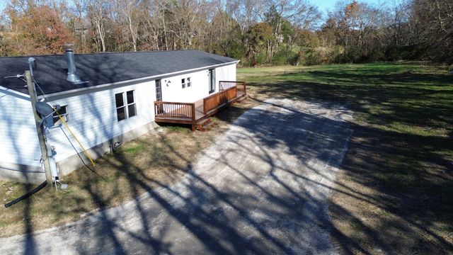 698 Meridian Dr, Smithville, TN 37166