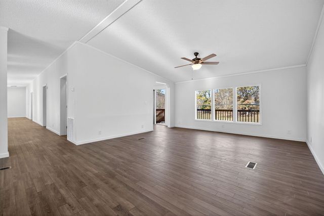 698 Meridian Dr, Smithville, TN 37166