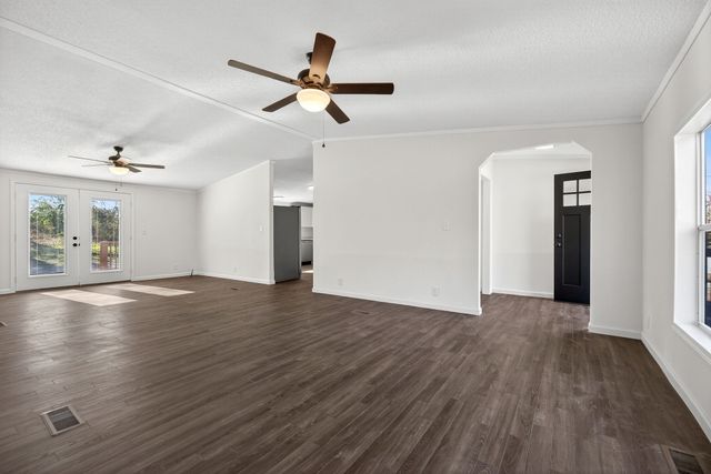 698 Meridian Dr, Smithville, TN 37166