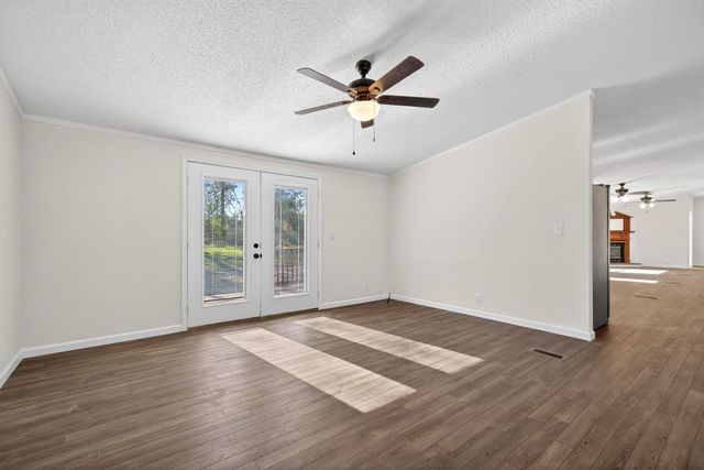 698 Meridian Dr, Smithville, TN 37166