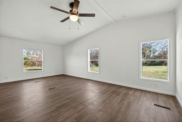 698 Meridian Dr, Smithville, TN 37166