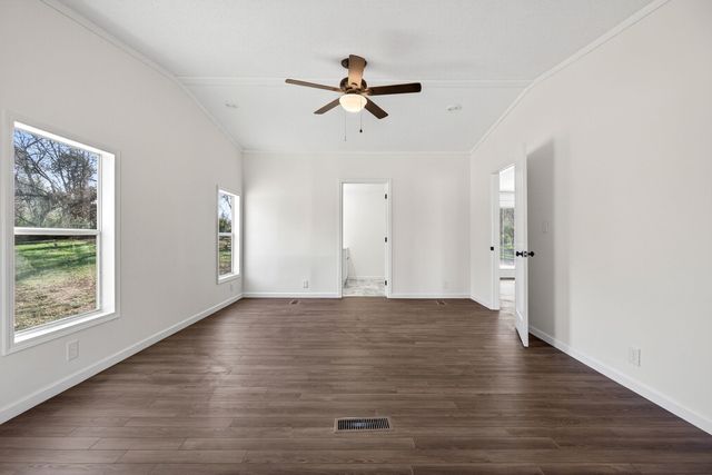 698 Meridian Dr, Smithville, TN 37166