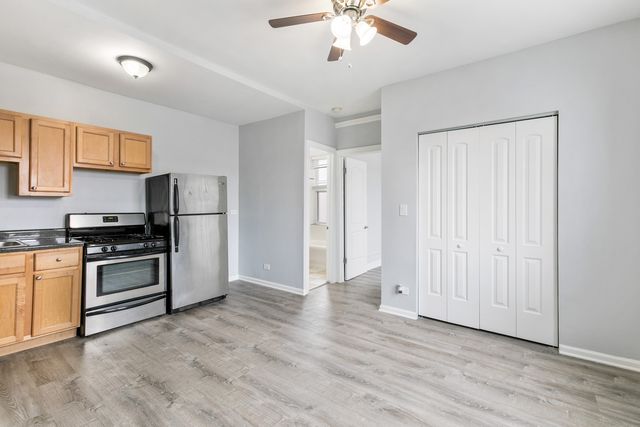 5860 N Kenmore Avenue 214, Chicago, IL 60660