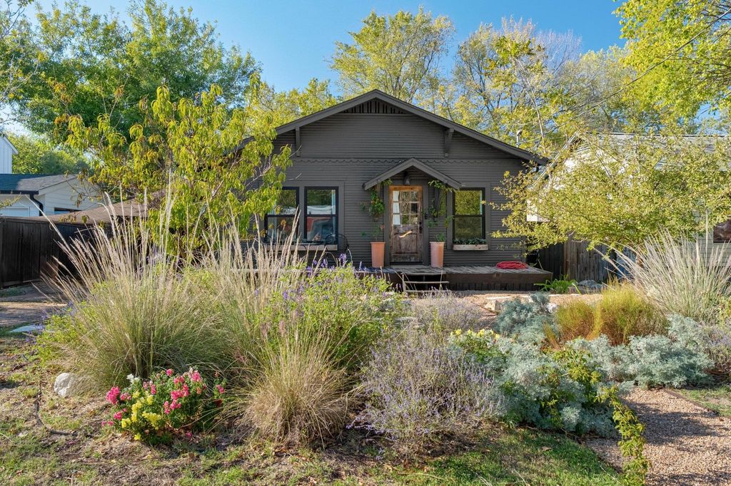 1110 Christie DR, Austin, TX 78721