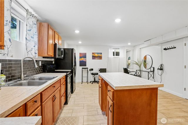 752 S Monroe Street, Tacoma, WA 98405