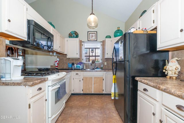 1952 RALPH JANES Place, El Paso, TX 79936