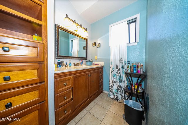 1952 RALPH JANES Place, El Paso, TX 79936