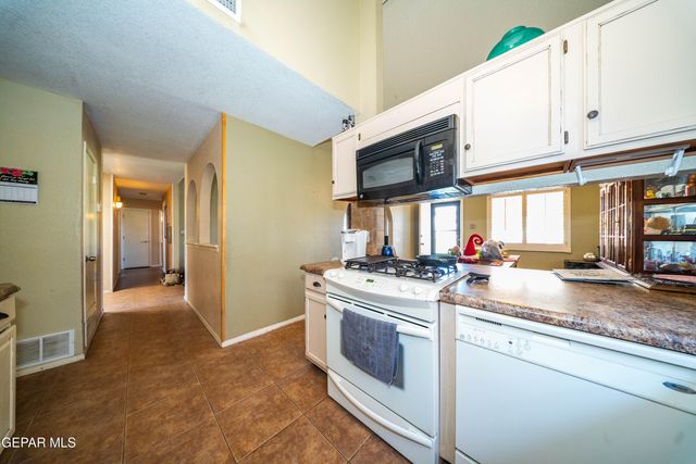 1952 RALPH JANES Place, El Paso, TX 79936