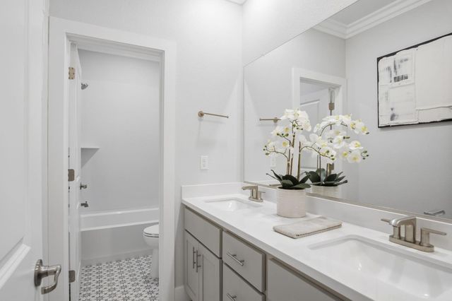 2131 Satinleaf Dr, Riverbank, CA 95367