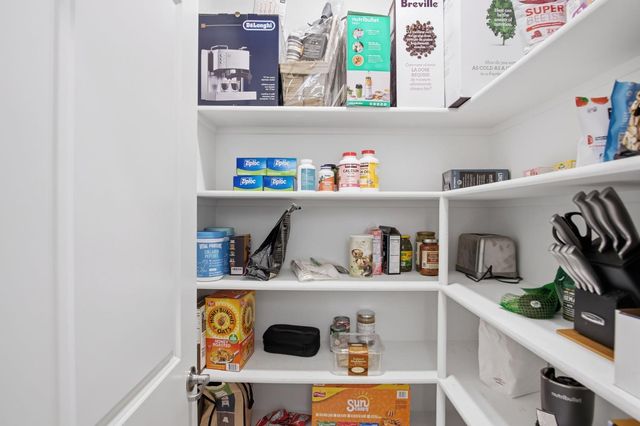 2131 Satinleaf Dr, Riverbank, CA 95367