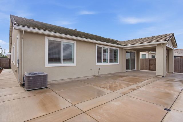 2131 Satinleaf Dr, Riverbank, CA 95367