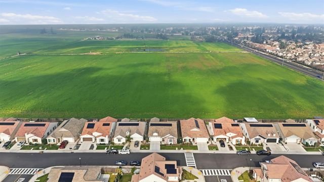 2131 Satinleaf Dr, Riverbank, CA 95367