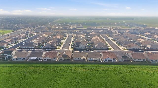 2131 Satinleaf Dr, Riverbank, CA 95367