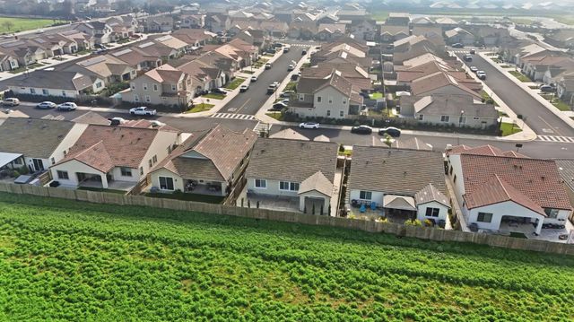 2131 Satinleaf Dr, Riverbank, CA 95367