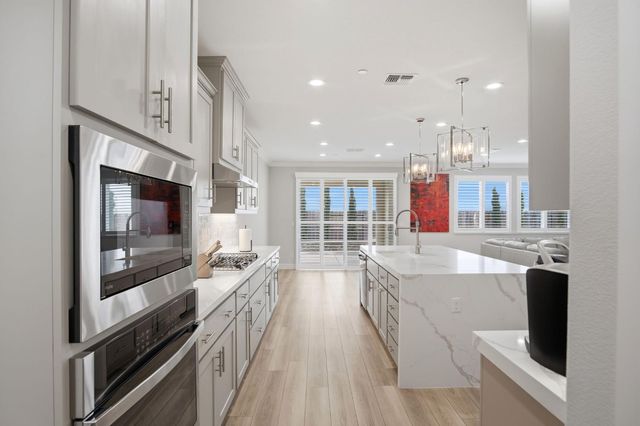 2131 Satinleaf Dr, Riverbank, CA 95367